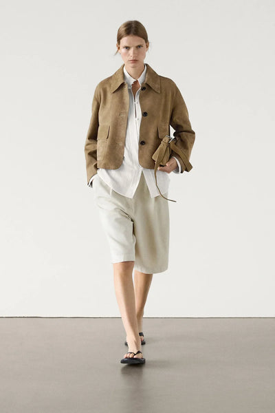 Chaqueta de cuero con apertura lateral