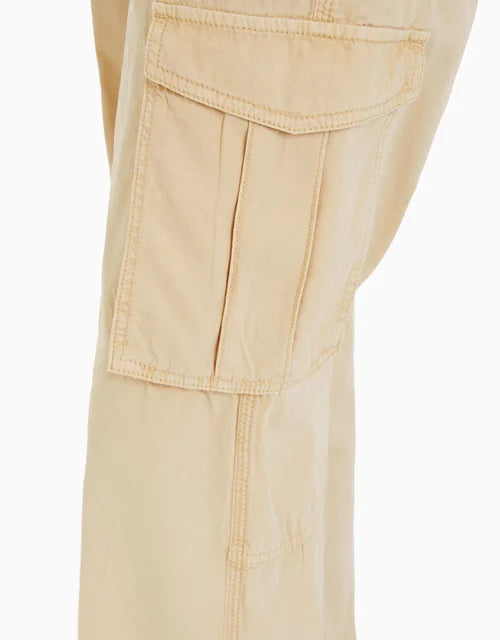 Estiloso pantalón cargo recto con ajuste personalizado