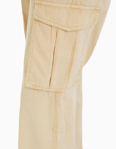 Estiloso pantalón cargo recto con ajuste personalizado