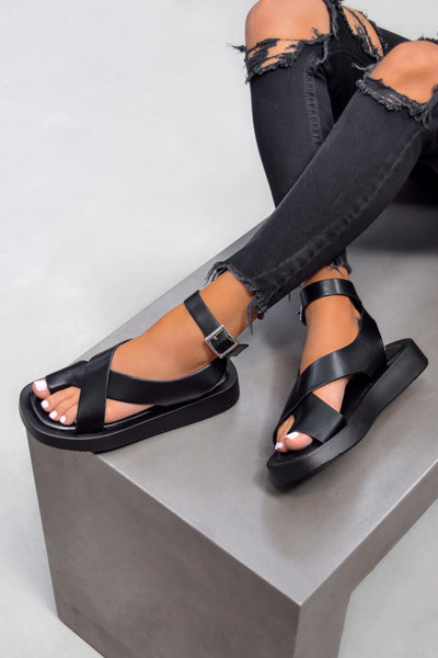 Shanah | Sandalias elegantes con un toque nostálgico
