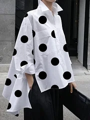 Blusa elegante de manga larga con botones y lunares, con sofisticada solapa lateral partida