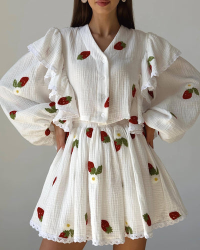 Conjunto de dos piezas con falda de encantador estampado de fresas y elegantes volantes de hojas en algodón a la moda