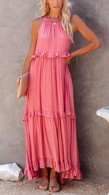 Vestido largo elegante con escote halter y delicados volantes de Lucia