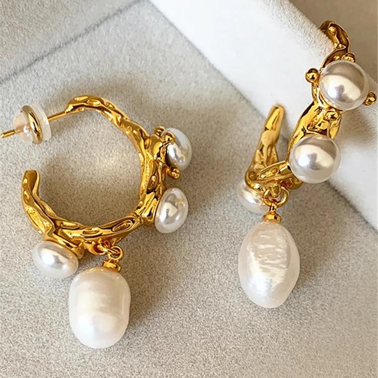 Pendientes de perla barroca y dorados