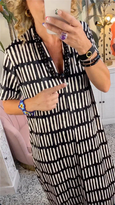 Elegante maxivestido de manga corta con sofisticado cuello en V