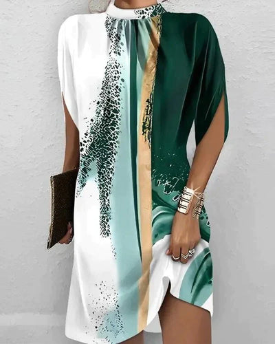 Vestido corto ligero con estampado vibrante y mangas cortas