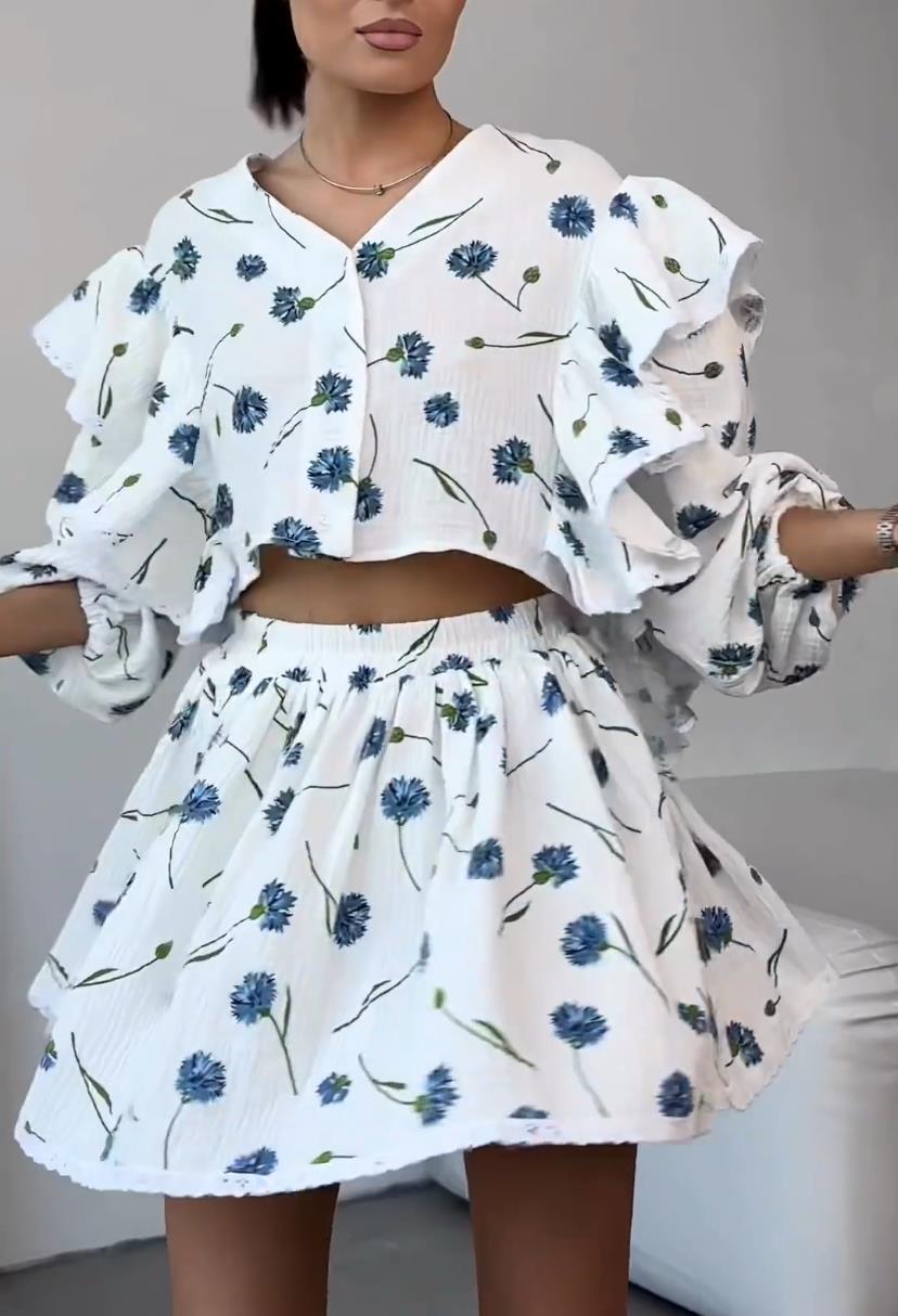 Conjunto de dos piezas con falda de encantador estampado de fresas y elegantes volantes de hojas en algodón a la moda