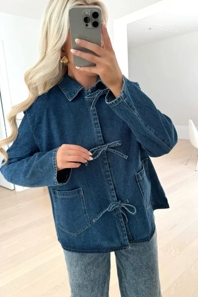 Chaqueta de mezclilla con lazo