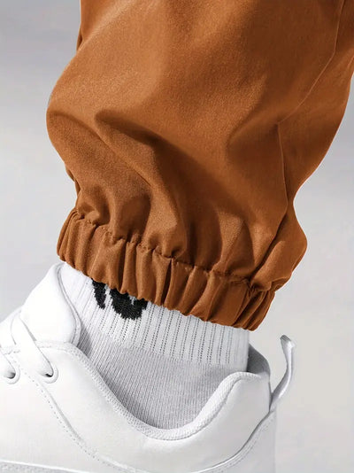 Pantalón cargo para hombre con bolsillos funcionales
