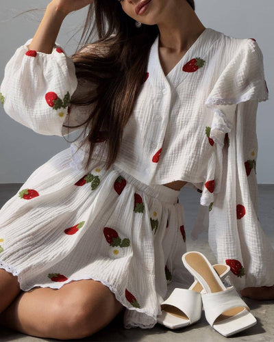 Conjunto de dos piezas con falda de encantador estampado de fresas y elegantes volantes de hojas en algodón a la moda