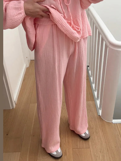 Yolima | Blusa encantadora de cuello redondo con pantalones de talle alto chic