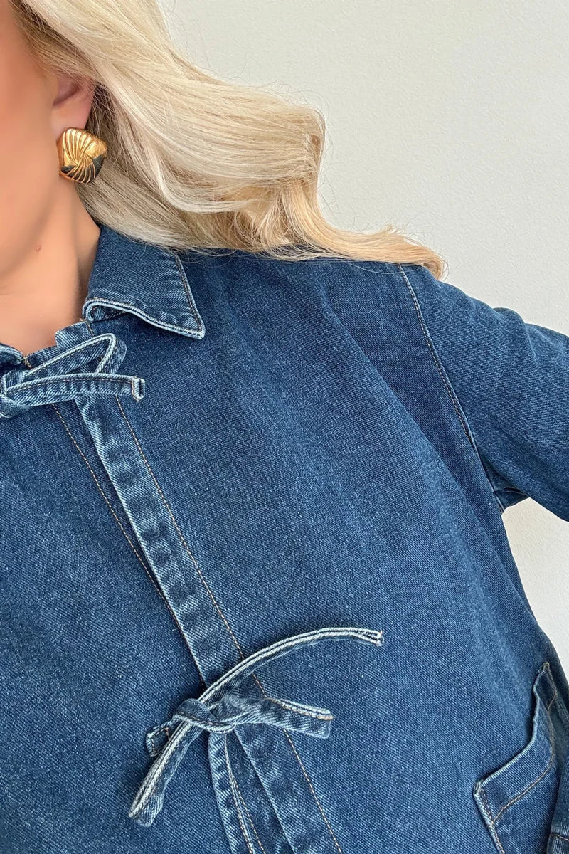 Chaqueta de mezclilla con lazo