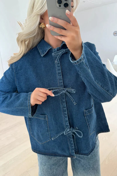 Chaqueta de mezclilla con lazo
