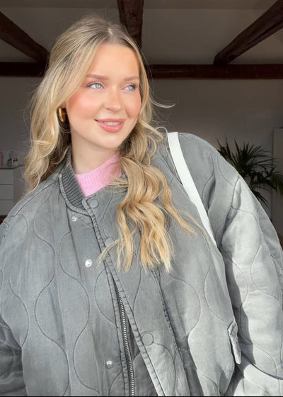 Chaqueta bomber cómoda y acolchada | Kira