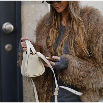 Chaqueta de peluche de piel sintética Hildigard: ¡Estilo y comodidad para la mujer moderna!