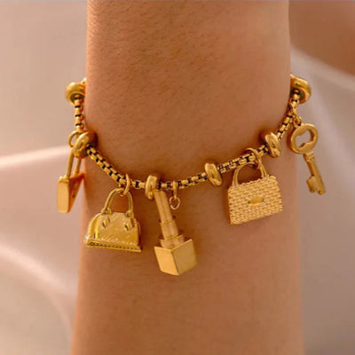 Pulsera con charm bañado en oro Aurelia