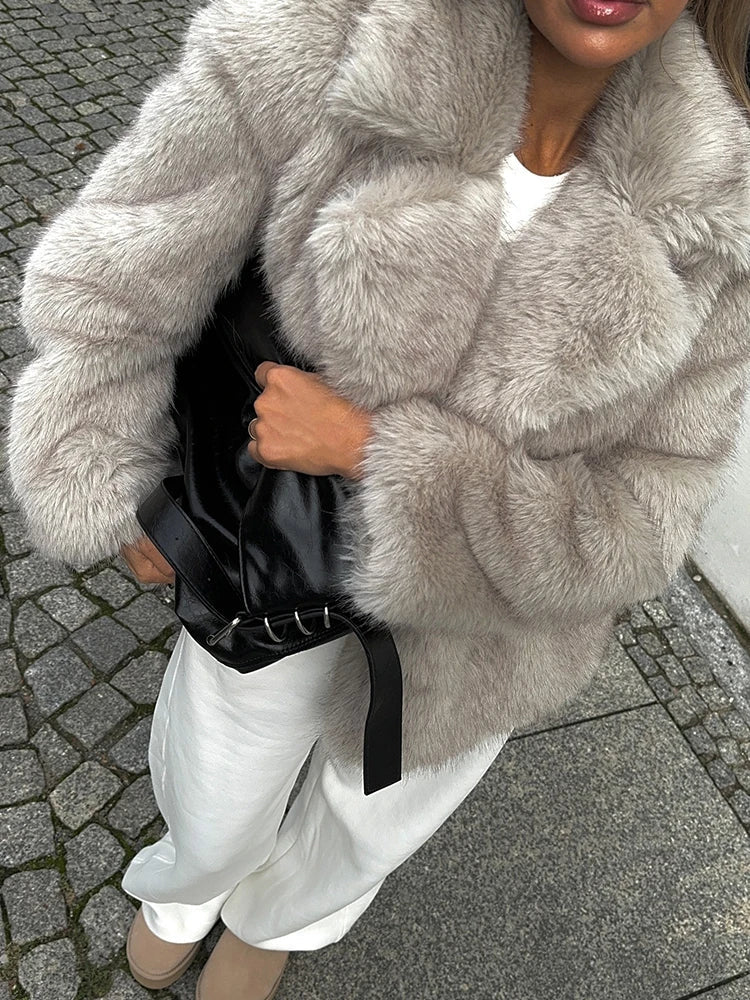 Ivana | Elegantes y acogedoras chaquetas de piel sintética para mujeres