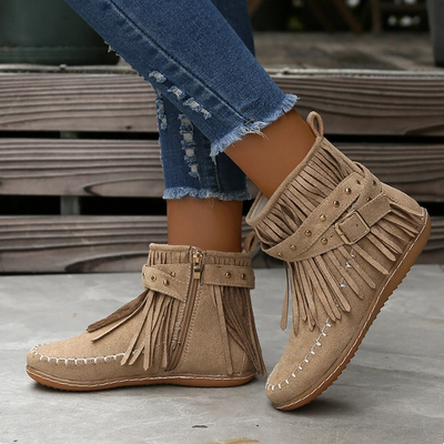 Elegante bota Capri con hebilla estilizada