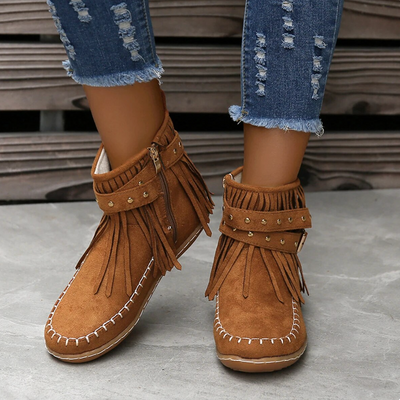 Elegante bota Capri con hebilla estilizada
