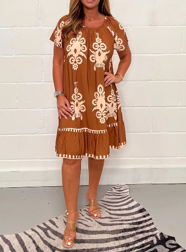 Vestido con elegante cuello cuadrado y vibrante estampado geométrico multiusos