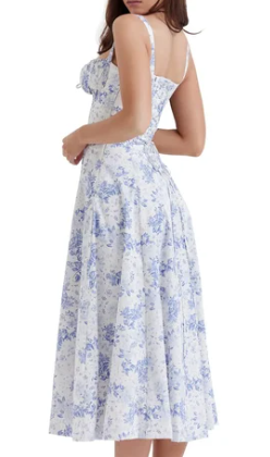 Vestido floral con corte ceñido en la cintura