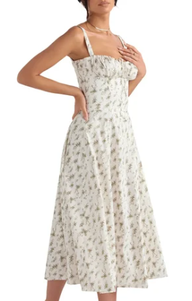 Vestido floral con corte ceñido en la cintura