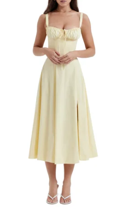 Vestido floral con corte ceñido en la cintura