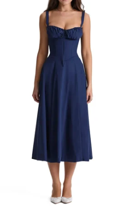 Vestido floral con corte ceñido en la cintura