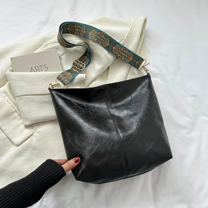 Bolso de Hombro Chelsey: Elegancia en Cuero Vintage