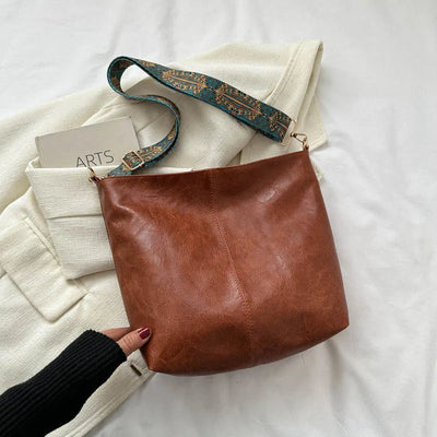 Bolso de Hombro Chelsey: Elegancia en Cuero Vintage