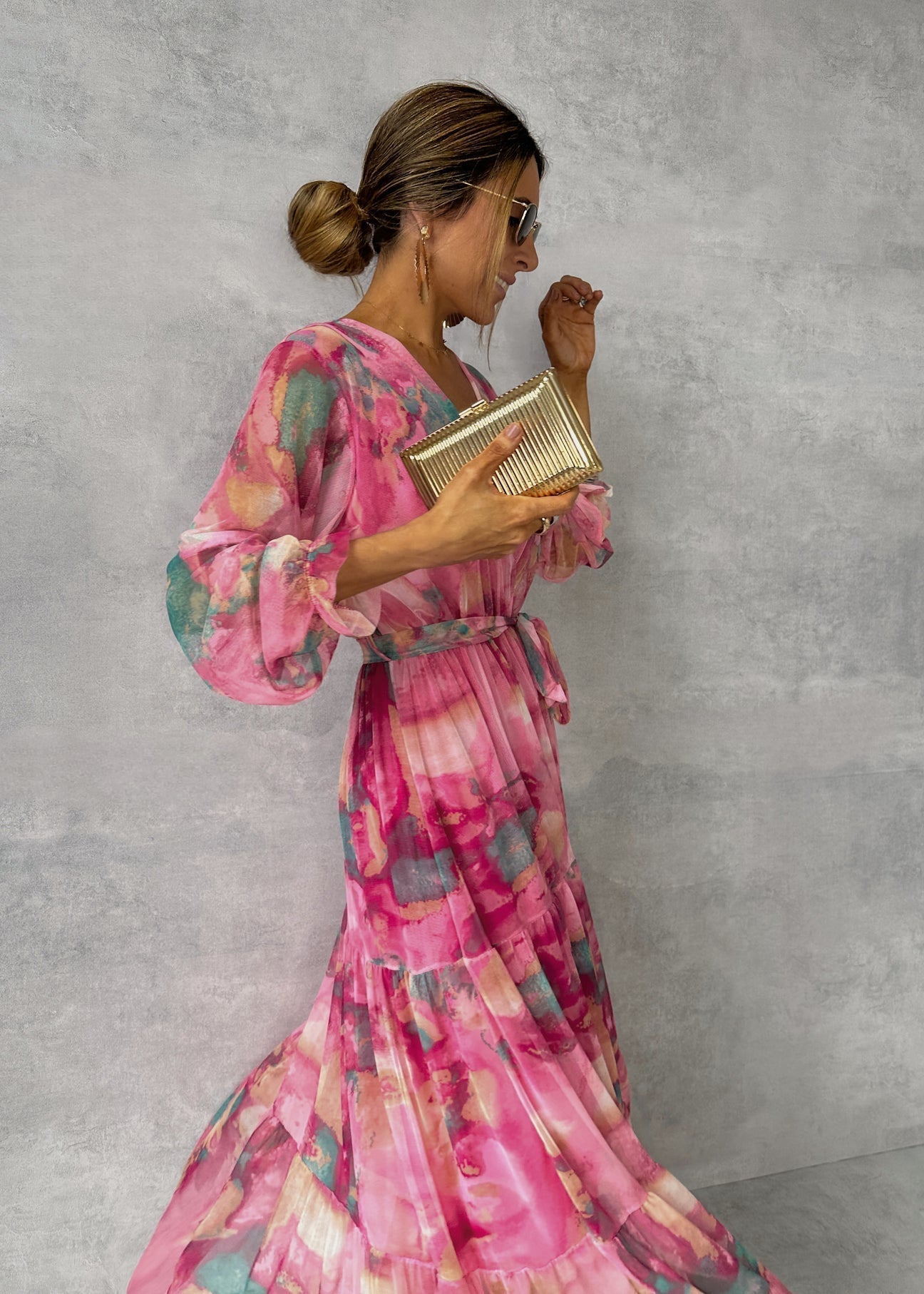 Vestido Monica: Elegante Diseño de Mangas Largas y Cuerpo Acampanado
