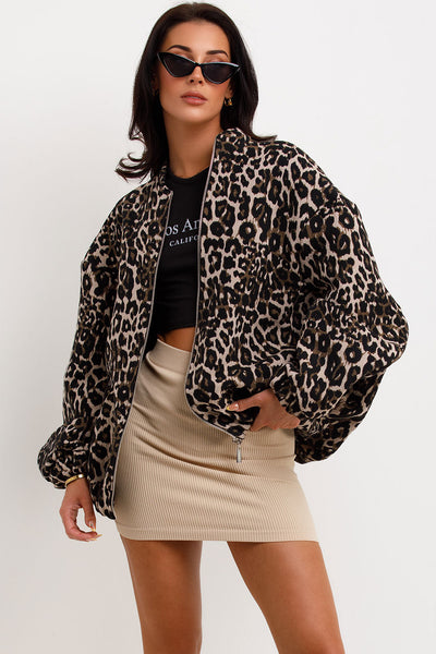 Abrigo retro de leopardo