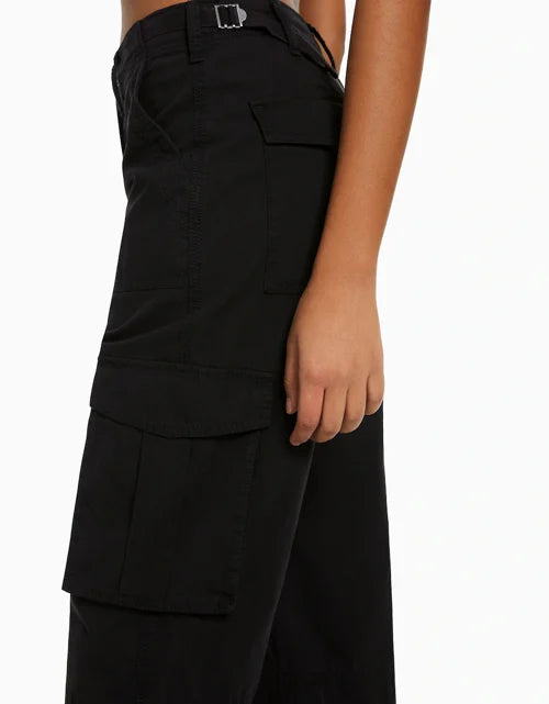 Estiloso pantalón cargo recto con ajuste personalizado