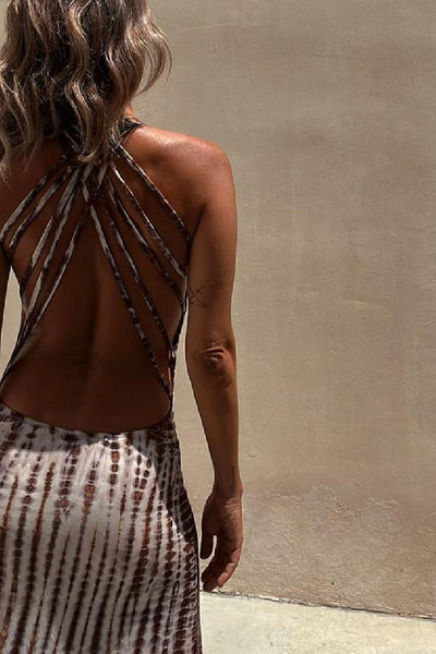 Elegante vestido cruzado ajustado con seductora espalda descubierta