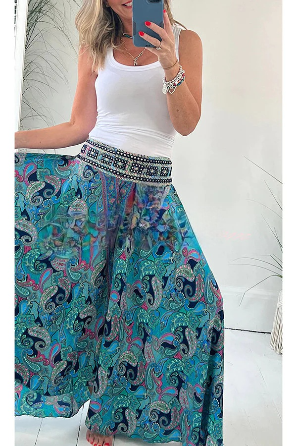 Elegantes pantalones ligeros con bolsillo y cintura elástica en atractivo estampado étnico de cachemira