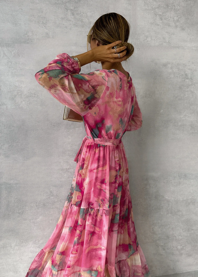 Vestido Monica: Elegante Diseño de Mangas Largas y Cuerpo Acampanado