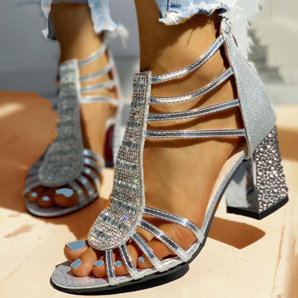 Carrie | Descubre la nueva colección: ¡Sandalias elegantes y brillantes para cada ocasión!
