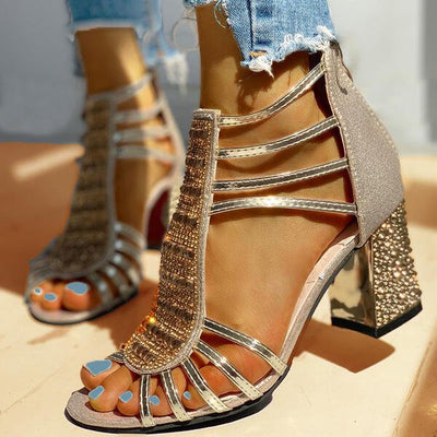 Carrie | Descubre la nueva colección: ¡Sandalias elegantes y brillantes para cada ocasión!
