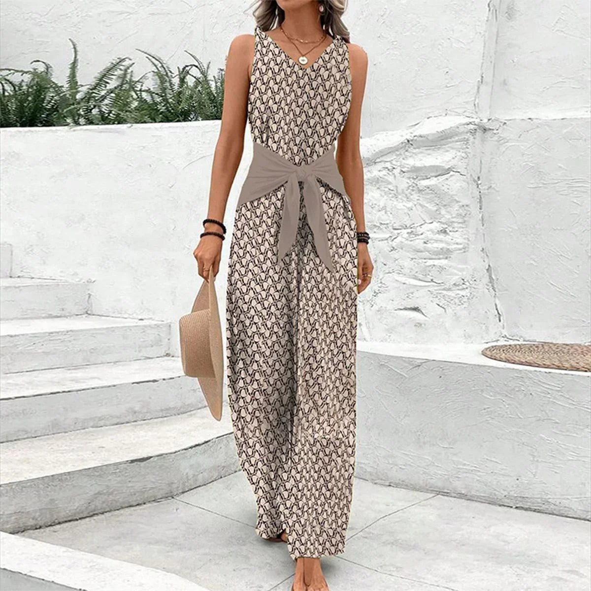 Eliana - Elegant Sleeveless Jumpsuit with Round Neckline